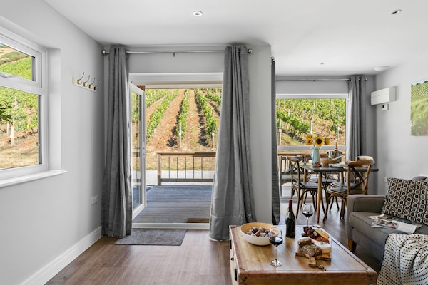 Premium House, Private Bathroom, Vineyard View (Pet Friendly) | Lounge