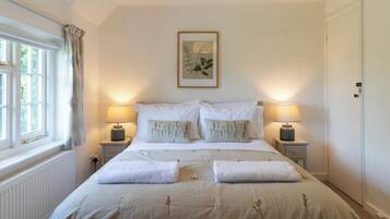 Classic Cottage, 3 Bedrooms, Non Smoking | In-room safe, individually furnished, laptop workspace