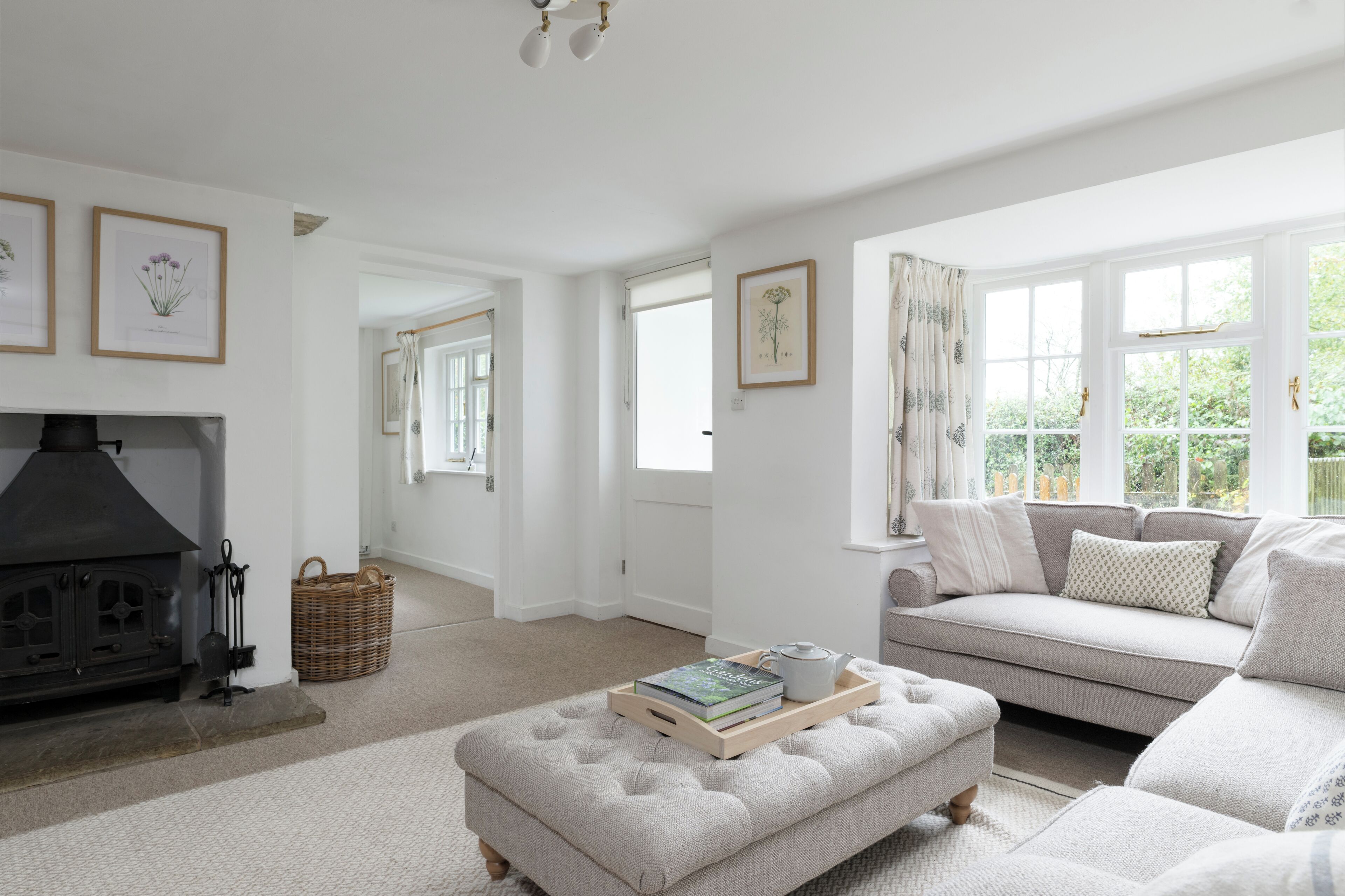 Classic Cottage, 3 Bedrooms, Non Smoking | Living area | Flat-screen TV, DVD player