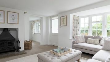 Classic Cottage, 3 Bedrooms, Non Smoking | Living area | Flat-screen TV, DVD player