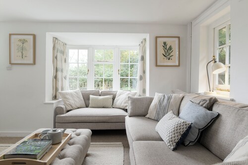 Danny Lodge | By Huluki Sussex Stays