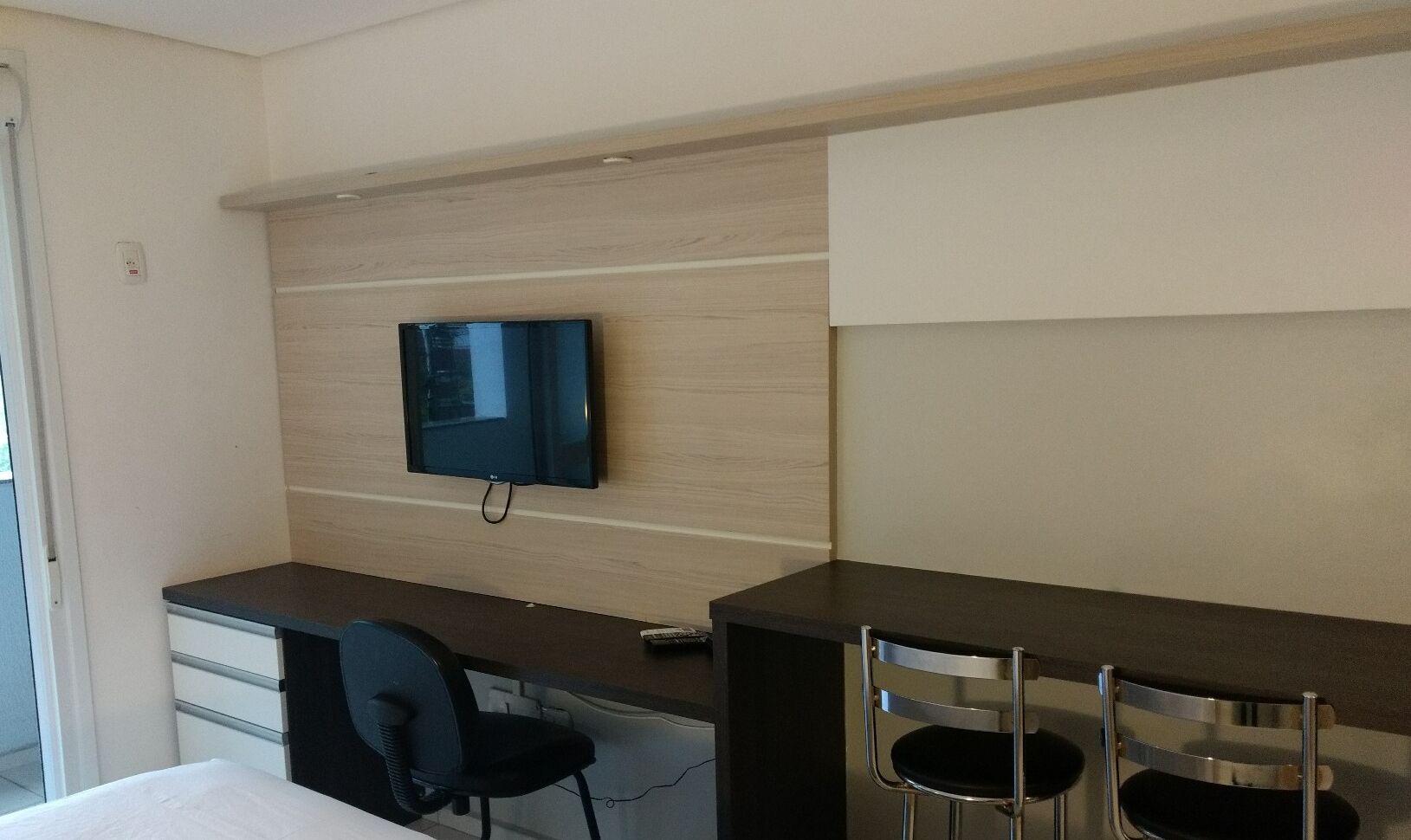 executive twin room | in-room business centre