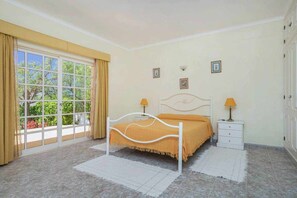 3 soverom, strykejern/-brett, wi-fi (inkludert) og sengetøy