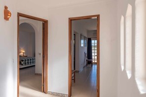 3 chambres, fer et planche à repasser, Wi-Fi gratuit, draps fournis