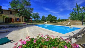Pool - Stunning private villa for 22 people with A/C, WIFI, private pool, TV, patio and panoramic view (Montebenichi)