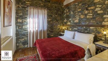 Chalet (B) | 1 bedroom, individually decorated, individually furnished