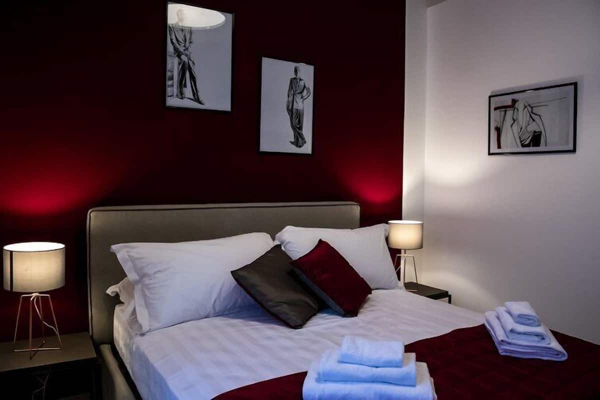 Minibar, desk, free WiFi, bed sheets