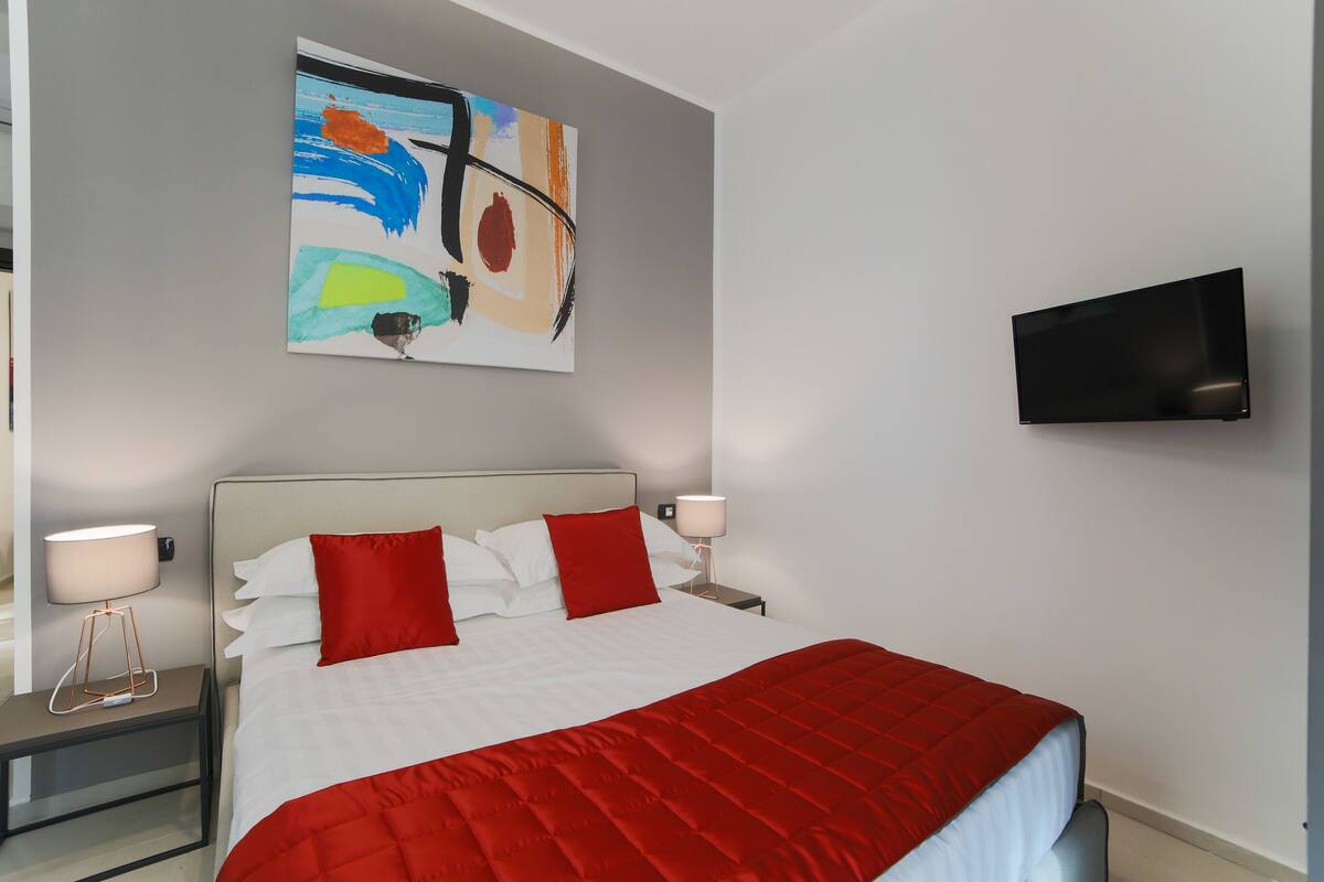 Double Room, Balcony | Minibar, desk, WiFi (free), bed sheets