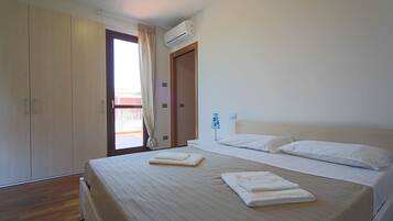 Apartemen, 2 kamar tidur (Conero Residence Trilo 4+2) | Meja kerja, tempat tidur bayi (biaya tambahan), dan seprai linen