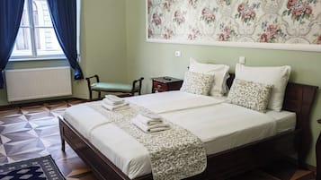 The Emperor's Residence | 2 bedrooms, soundproofing, iron/ironing board, free WiFi