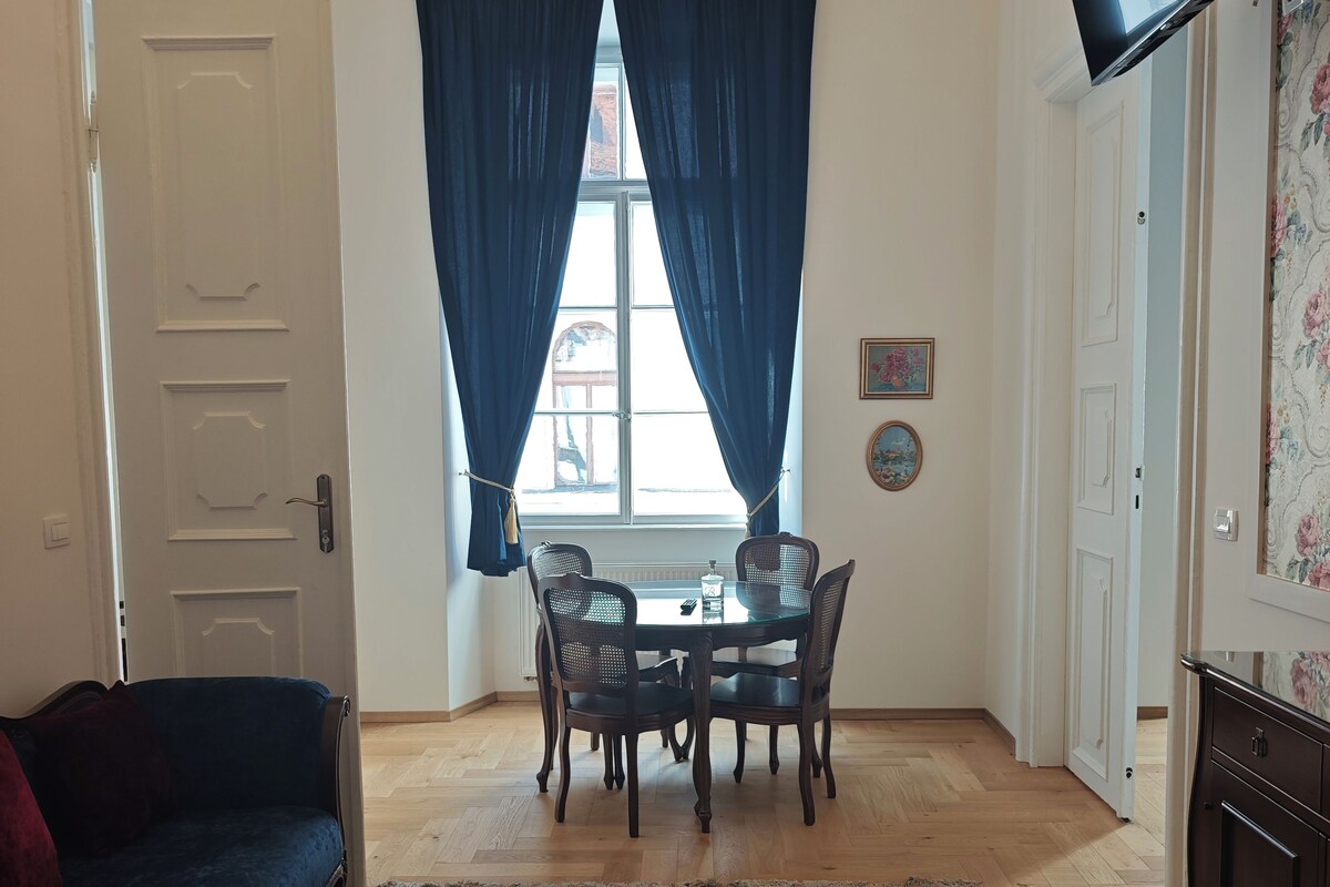 Comfort Suite, City View | Living area | LCD TV