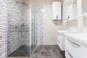 Apartment, 1 Bedroom (The Castle View No.3) | Bathroom | Shower, hair dryer, slippers, towels - Barbo Palace (Ljubljana)