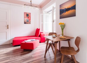 公寓, 1 间卧室, 庭院景观 | 隔音、熨斗/熨板、免费 WiFi、床单