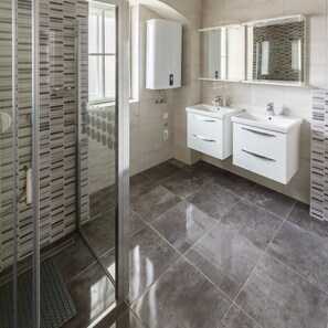 Apartment, 1 Bedroom, Courtyard View | Bathroom | Shower, hair dryer, slippers, towels