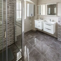 Apartamento, 1 quarto, vista para o pátio | Banheiro | Chuveiro, secador de cabelo, chinelos, toalhas de banho
