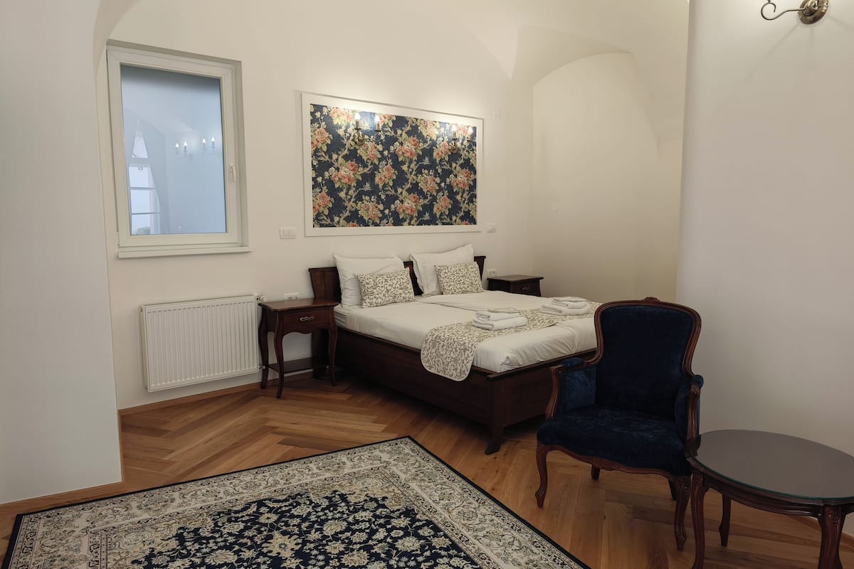 Chambre exclusive double ou avec lits jumeaux | 2 chambres, système d’insonorisation, fer et planche à repasser