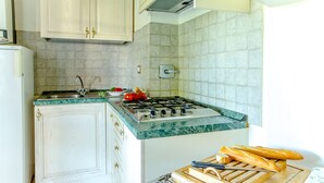 Căn hộ, 2 phòng ngủ (Casale Pino trilo 4+2) | Bếp riêng | Dụng cụ pha cà phê/trà, tủ lạnh, lò nướng, bếp nấu 