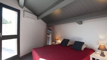 3 slaapkamers, een strijkplank/strijkijzer, reisbedje, gratis wifi