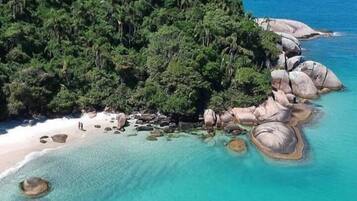 Plage à proximité, sable blanc