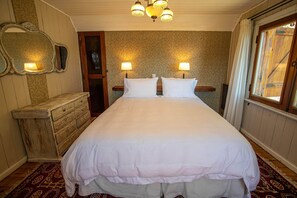 4 bedrooms, in-room safe, iron/ironing board, WiFi