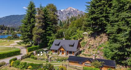 Chalet with amazing lake and golf course view! 4 BD 3 Bath