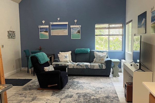 Living area: queen sleeper sofa, recliner & dining area