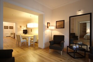 Appartamento, 2 camere da letto (Villa Rignano Residence Trilocale 4+2) | 2 camere, una scrivania