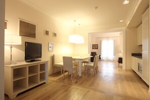 Apartment, 2 Bedrooms (Villa Rignano Residence Trilocale 4+2) | 2 bedrooms, desk