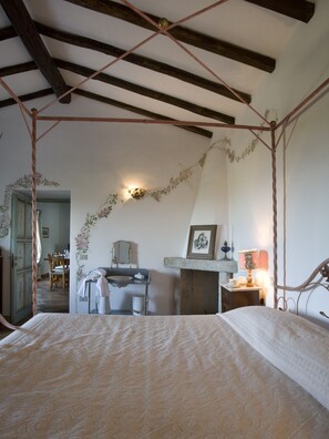 3 bedrooms, desk, bed sheets - Villa Cannigione (Palau)