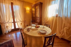 Condo, 2 Bedrooms | In-room dining - Villa Pali (Marsciano)