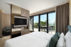 Premium Triple Room | In-room safe, desk, blackout curtains, free WiFi - Kenese Bay Garden Resort & Conference Hotel (Balatonkenese)