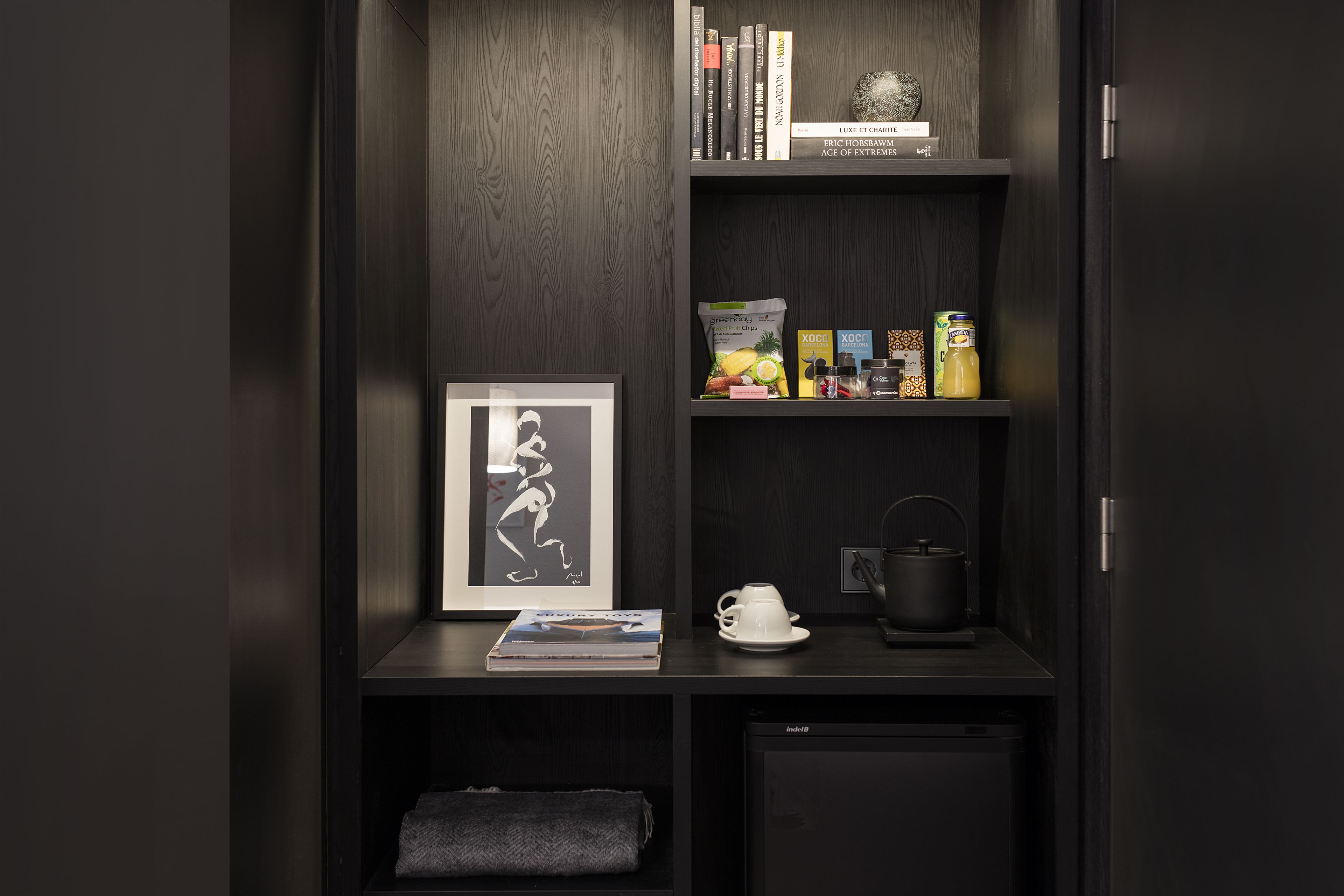 egyptian cotton sheets, premium bedding, free minibar items