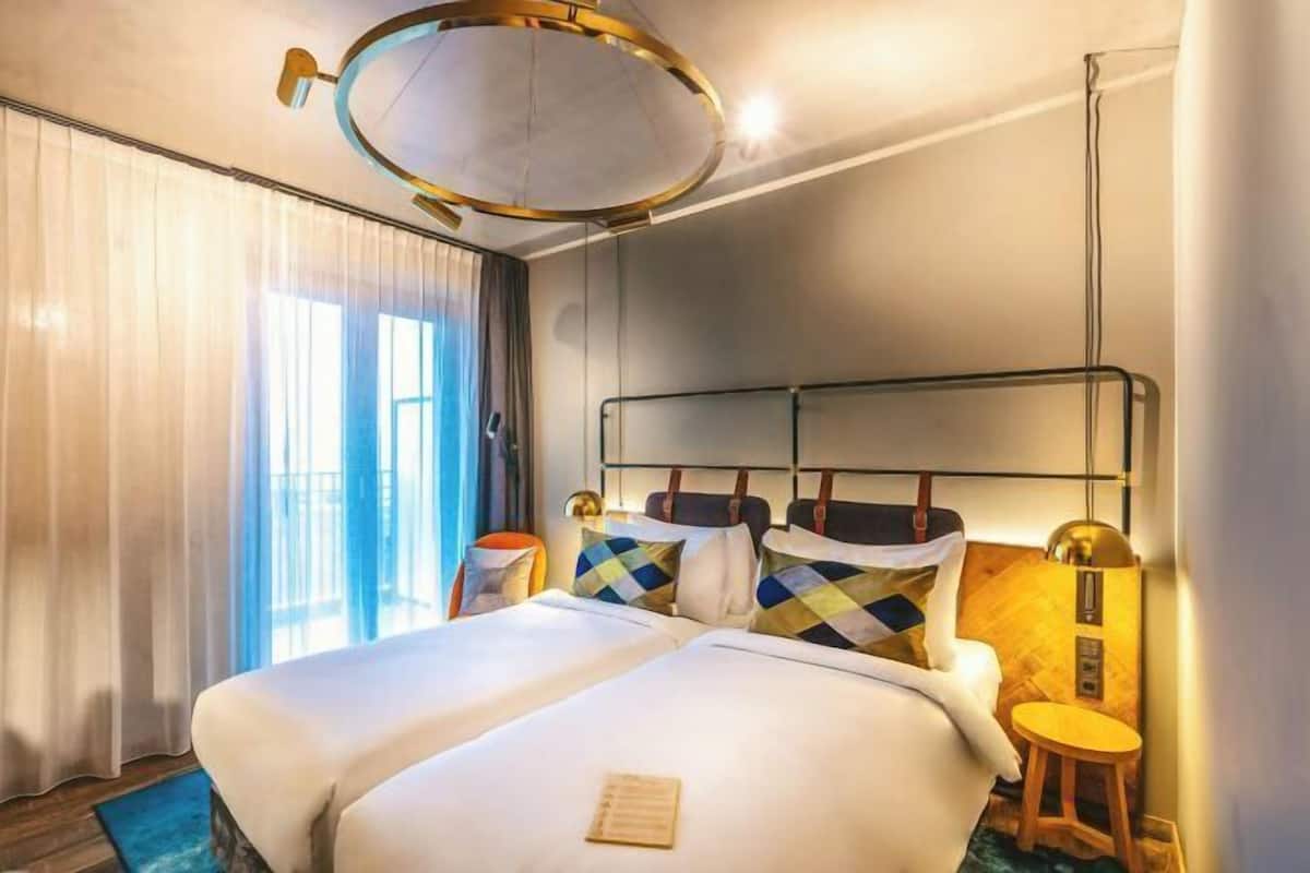 1 bedroom, in-room safe, desk, blackout curtains
