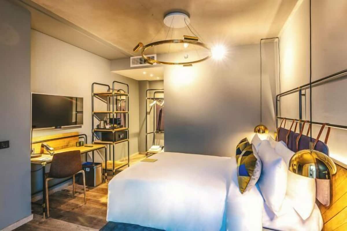 1 bedroom, in-room safe, desk, blackout curtains