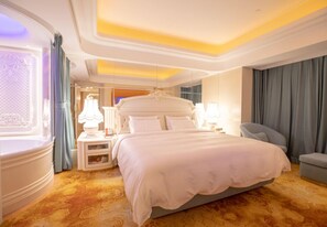 A hotel room with a large bed, bedside tables, a chair, and a decorative wall. - Hanjue Yangming Hotel (Wuhu)