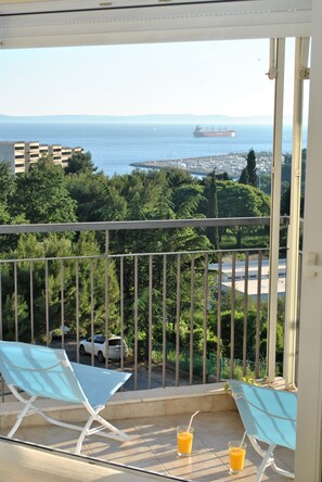 Studio Apartment | Balcony view - Studio apartman city break Horizont (Split)