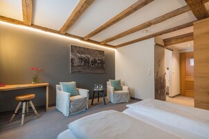 Comfort Double Room | Hypo-allergenic bedding, in-room safe, individually decorated