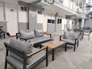 36-inch flat-screen TV with cable channels, TV - Hotel 25 (Monterrey)