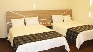 Espacio para trabajar con un portátil, wifi gratis, ropa de cama