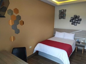 Executive Room | Laptop workspace, free WiFi, bed sheets - Hotel 25 (Monterrey)