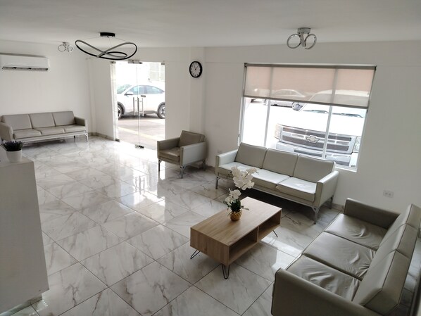 Reception - Hotel 25 (Monterrey)