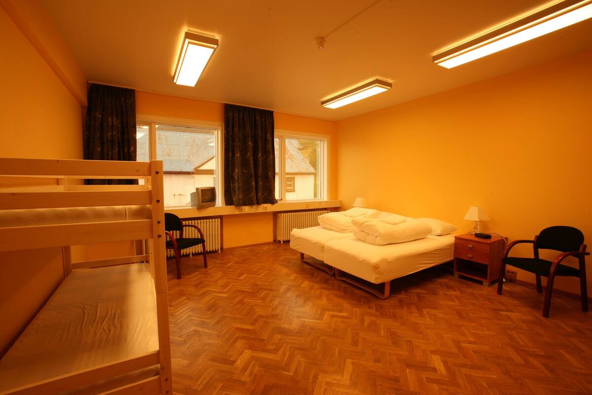 Family Quadruple Room, Private Bathroom | Blackout curtains, free cots/infant beds, rollaway beds, free WiFi