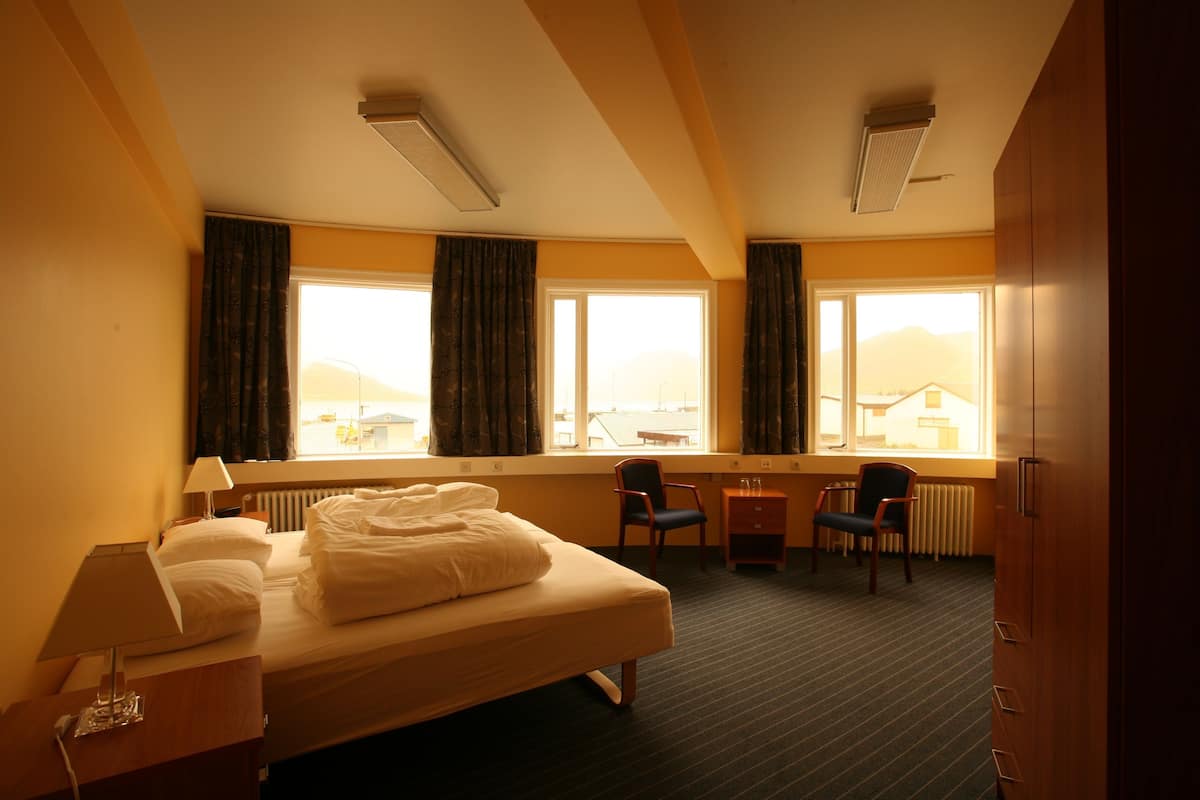 Blackout curtains, free cots/infant beds, rollaway beds, free WiFi