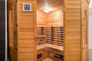 Sales de tractament per a parelles, sauna i banyera d'hidromassatge 