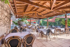 Restaurant - Hotel Le Clos des Bruyeres (Vallon-Pont-d'Arc)
