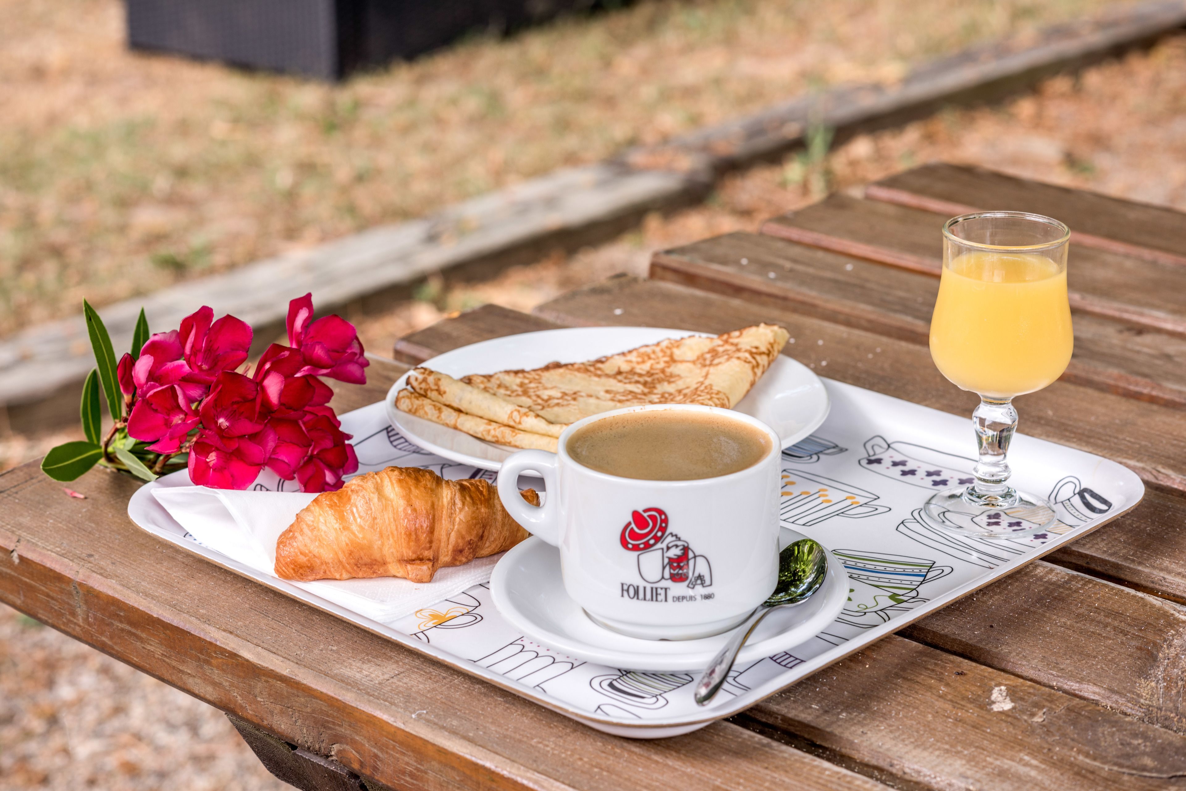 daily continental breakfast (eur 12 per person)