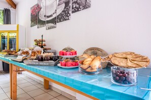 Desayuno continental todos los días (con cargo) 
