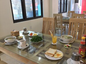 Café da manhã (VND 30000 por pessoa)