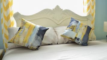 2 bedrooms, iron/ironing board, bed sheets