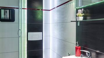 Design Studio Suite, Non Smoking, City View | Bathroom | Free toiletries, hair dryer, towels, soap